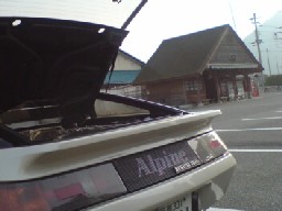 ���R�̓��̉w�ɂ�